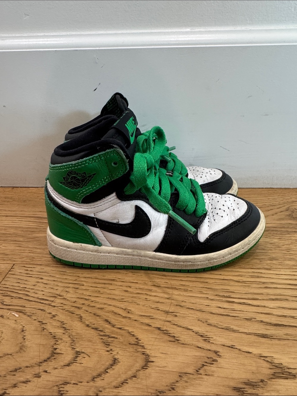 Nike High-Top Sneakers in Green Black White
